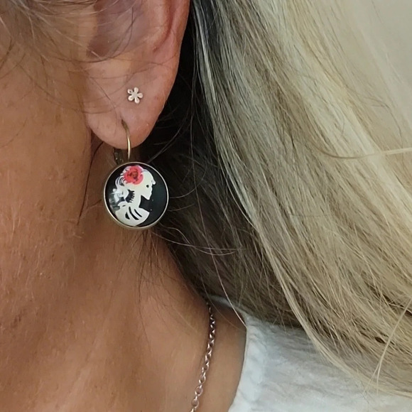 🔥LAST PAIR🔥 Skeleton Señorita Button Drop Earrings - Picture 1 of 7